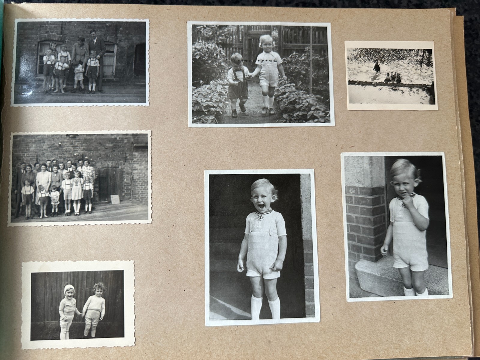 Old Photo Album Civilian with Flaws, Family Pre 1945 /27