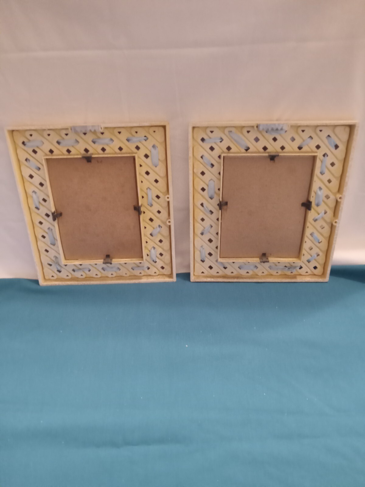 two sea gull pictures, measuring 9″ tall x 8″ wide. used in fair cond.