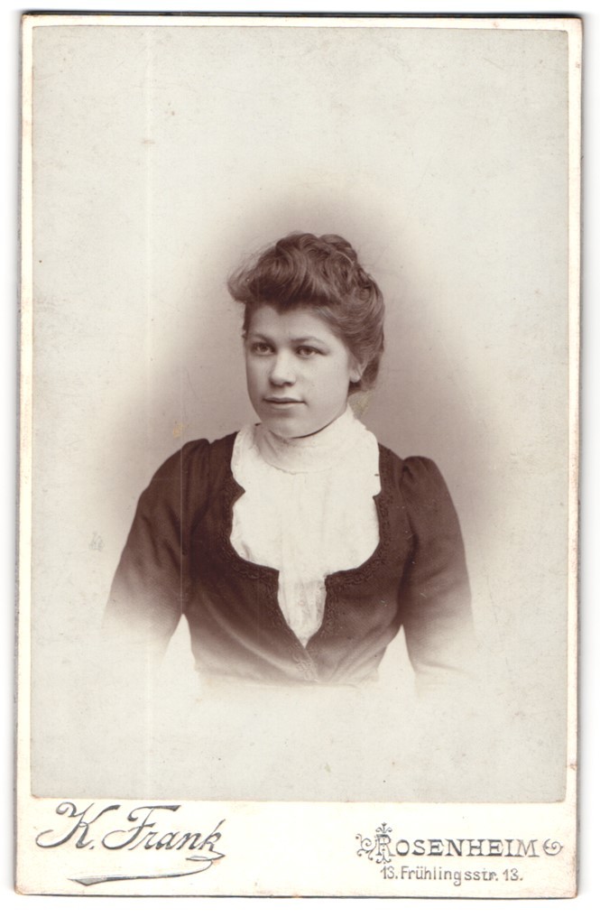 Photograph K. Frank, Rosenheim, Spring Street 13, portrait of a lady