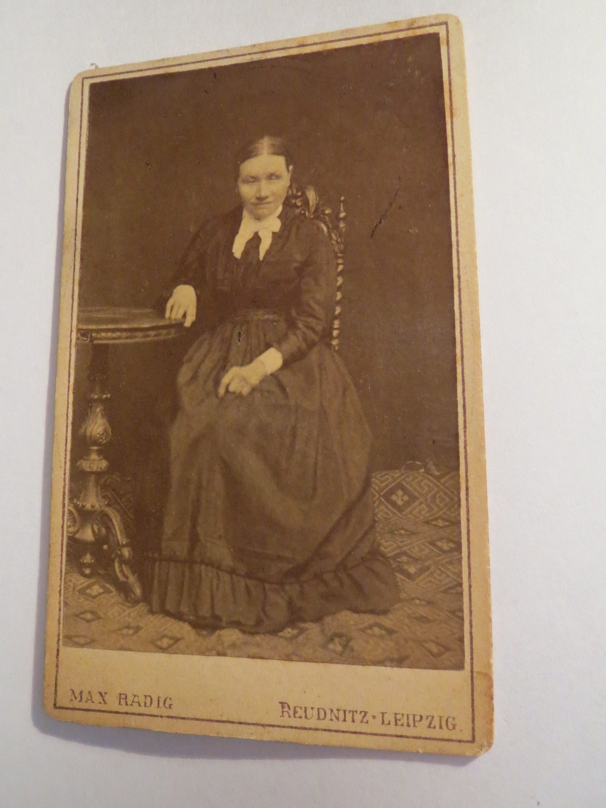 Reudnitz-Leipzig-sitting older woman in dress/CDV