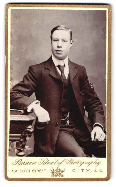 Photography Parisian School of Photography, London, Fleet Street 131, Portrait egg