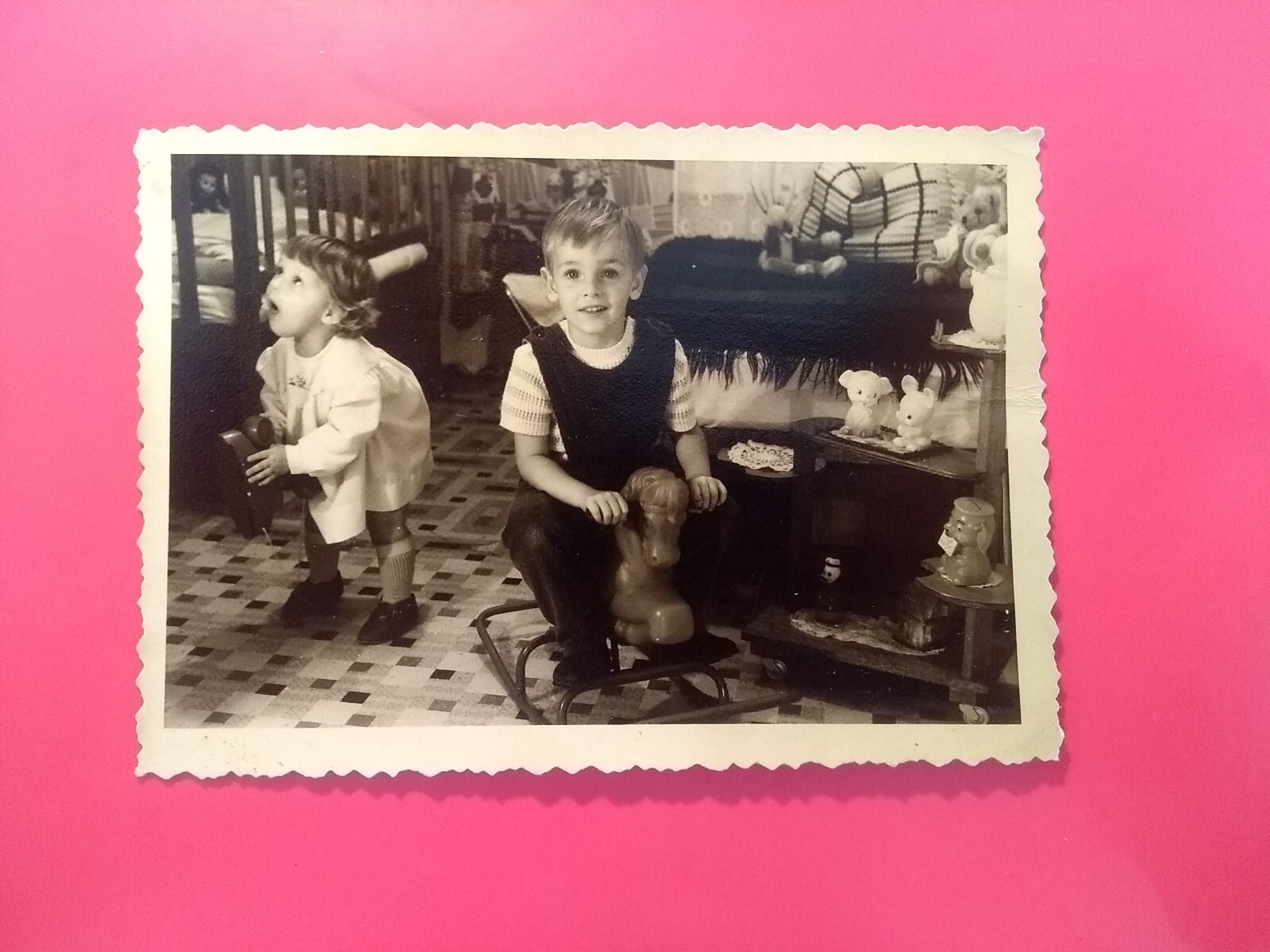 Altes Foto antik Junge Pimpf Mädchen Girl boy Kinderzimmer Spielzeug old Photo