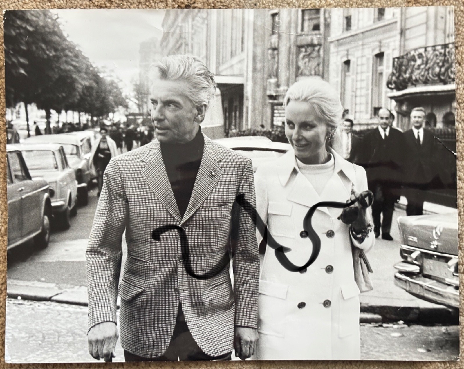 27x21cm Genuine Archive Photo Daniel Angeli 1965 Herbert von Karajan + Woman in Paris