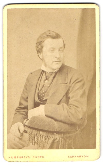 Photograph Humphreys, Carnarvon, Paternoster Bdgs Castle Square, Portrait of a