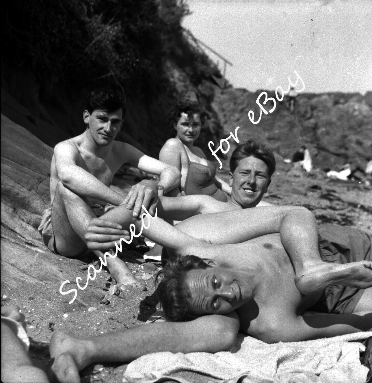 YOUNG AFFECTIONATE MEN ON BEACH – 4 NEGATIVES POSS GAY INTEREST 1950s MALE