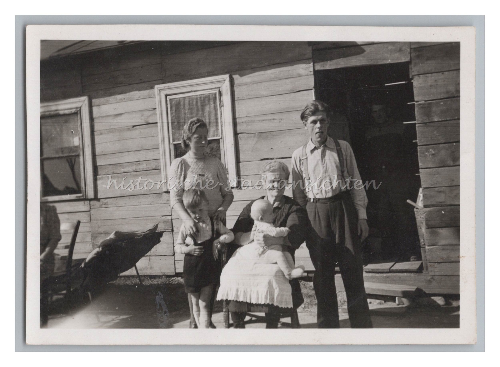 Family before barracks – post war vmtl. Refugees – Vintage Photo 1940s