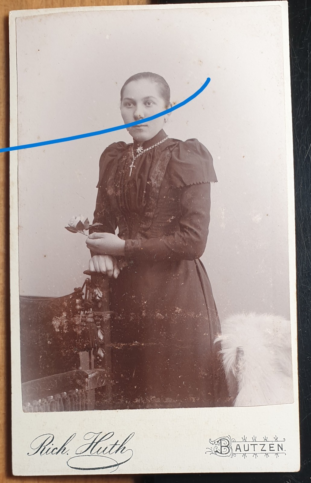 Standing Girl – Young Woman – Cross / CDV Atelier Apollo – Rich. Huth Bautzen