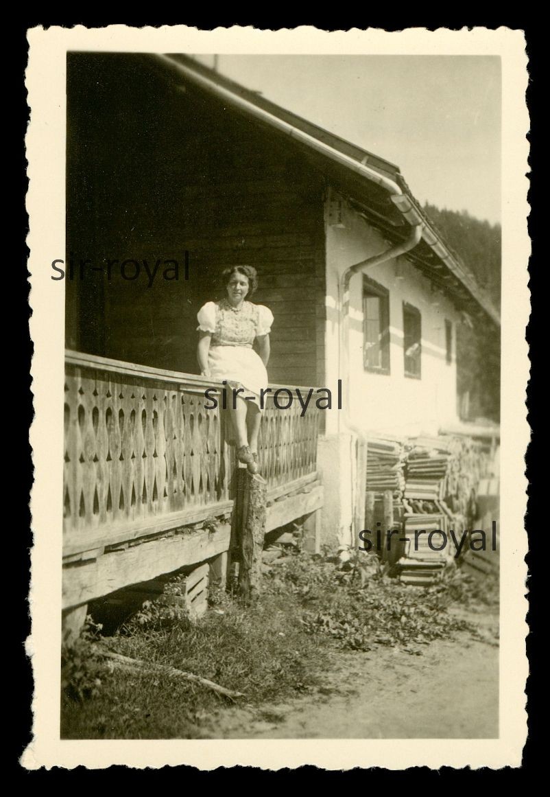 Arzl im Pitztal 1944 – Woman in Dirndl in Front of House – 1940s Austria – Photo 6x9cm