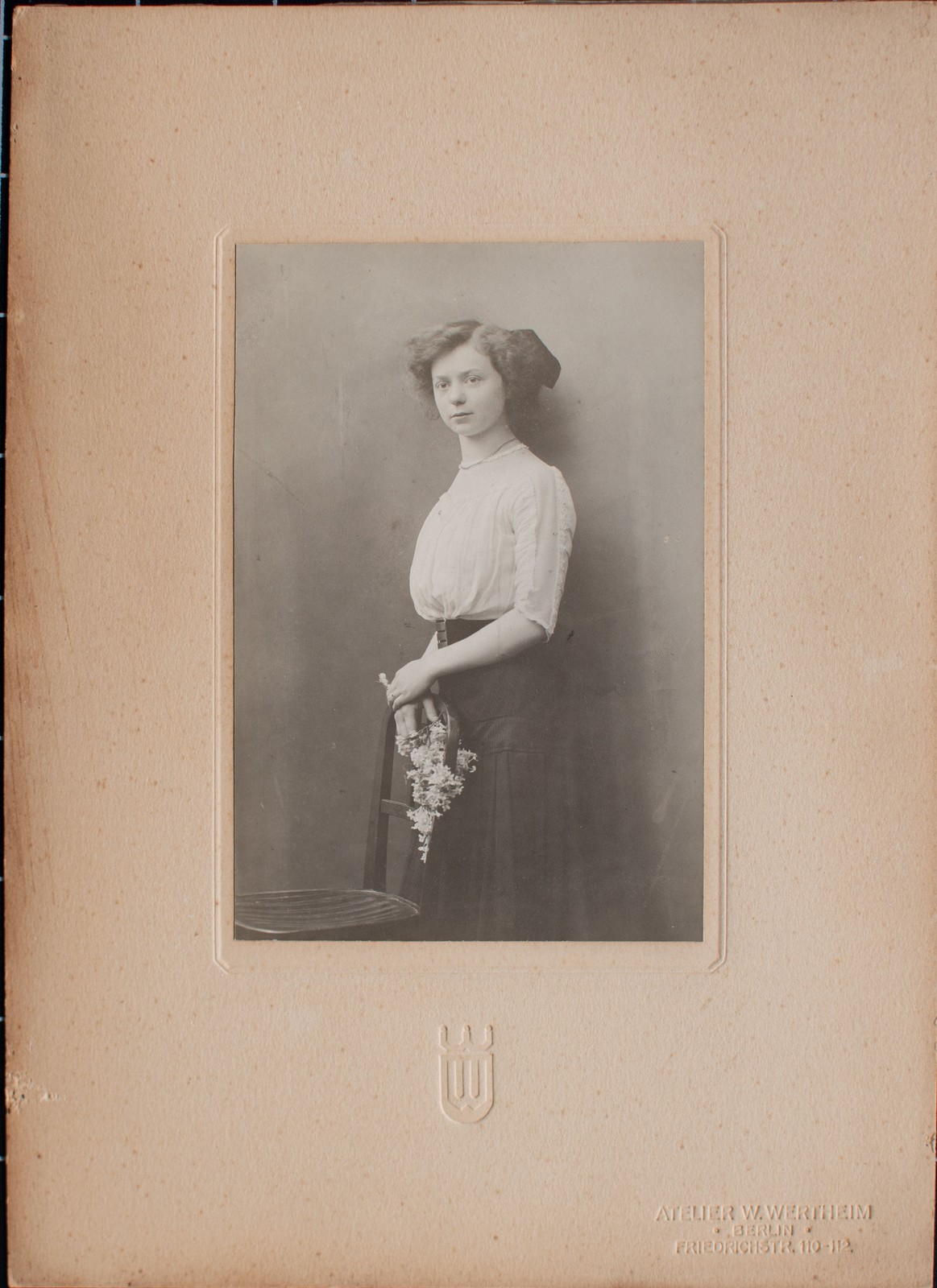 Atelier Wertheim Berlin woman portrait portrait photography early 20th century