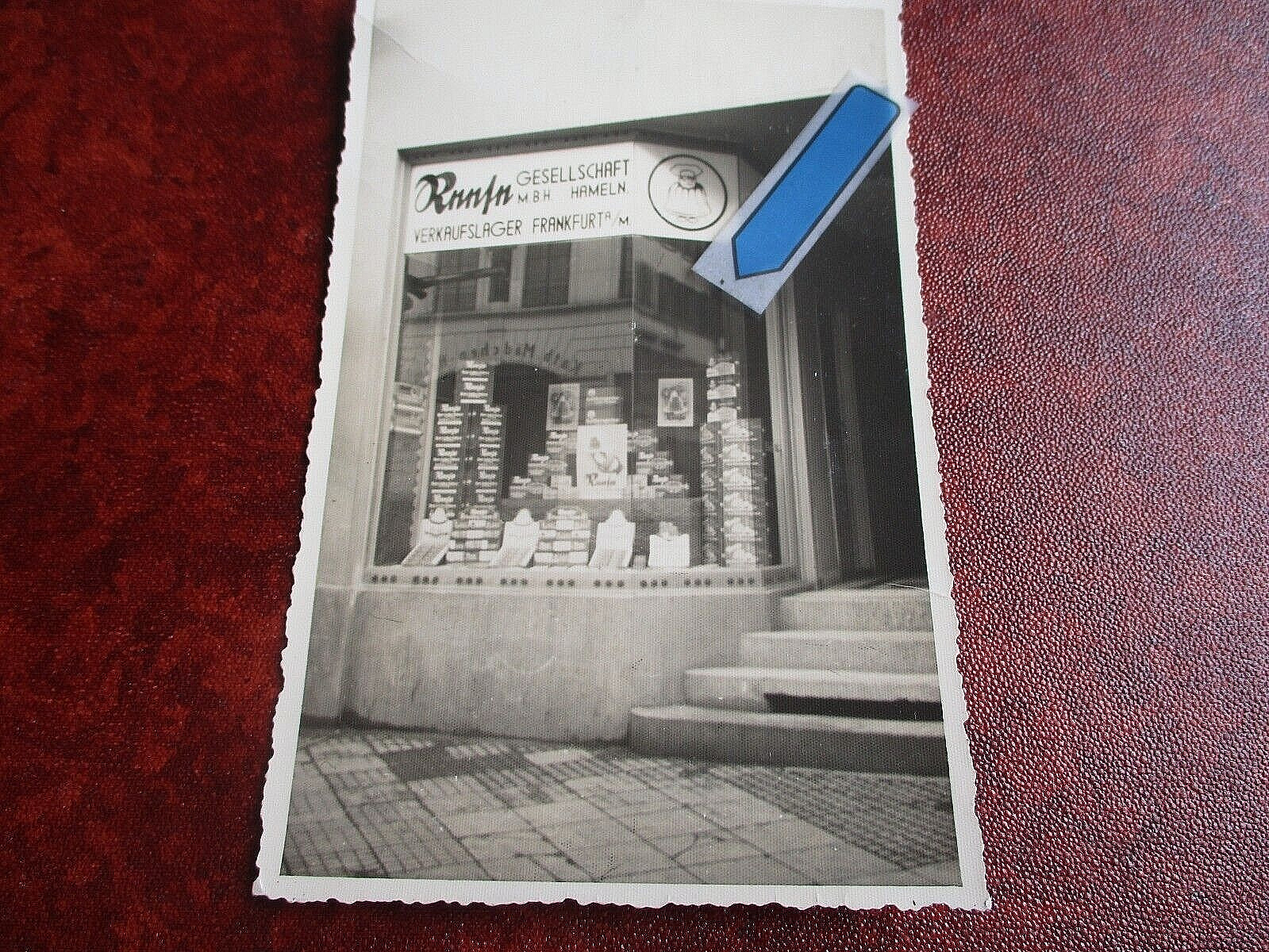 Showcase Reese sales warehouse Frankfurt a.M. circa 1939 original photo 8×13 cm