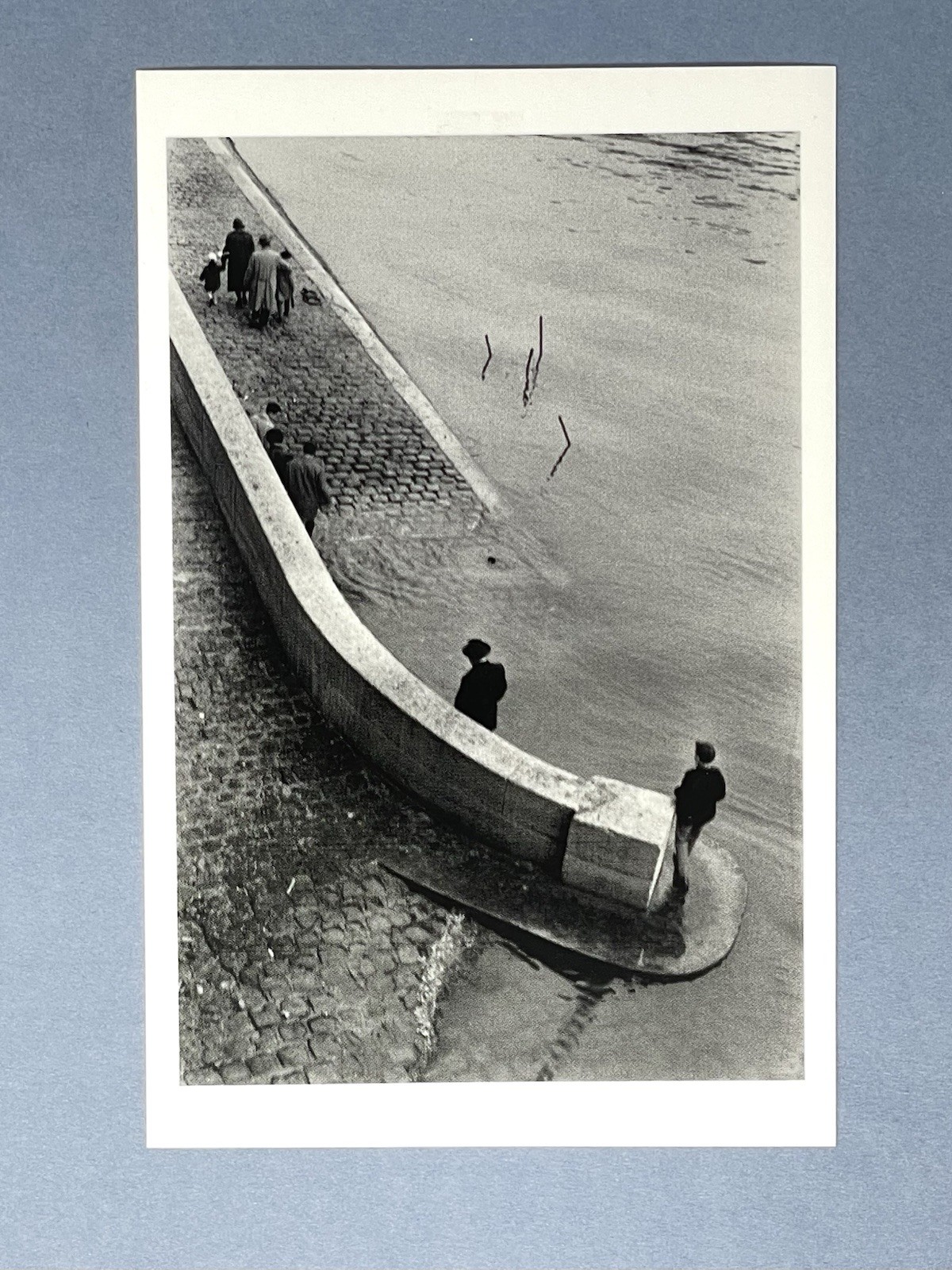 Sergio Larraín (1931-2012) Magnum Art Photo Print Card 4×6” The Seine Paris