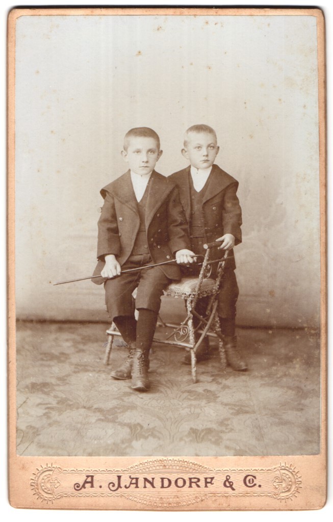 Photograph A. Jandorf & Co., Berlin, Leipziger Straße 64, two boys with stool