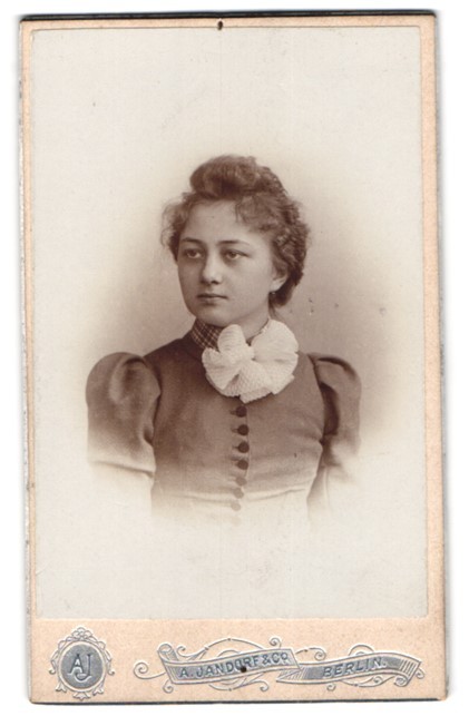 Photograph A. Jandorf & Co., Berlin, Belle-Alliance-Str. 1, portrait of a young