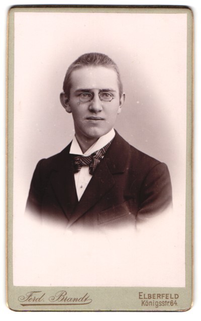 Photograph Ferd. Brandt, Elberfeld, Königsstraße 64, portrait of a young man
