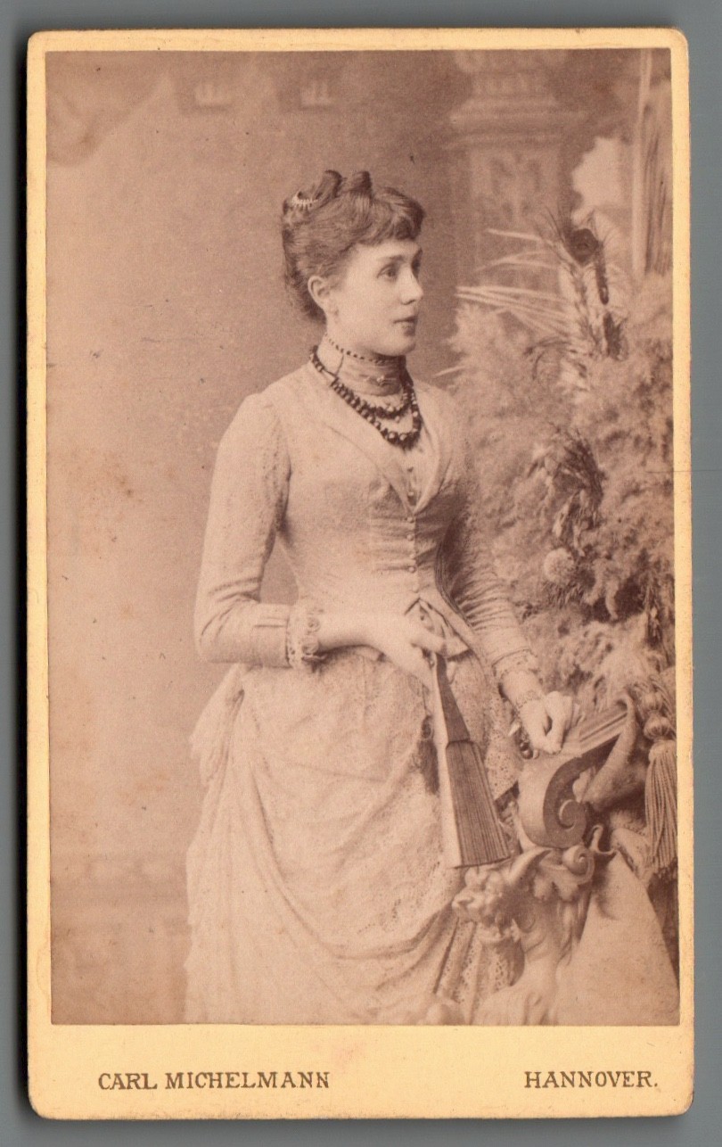 CDV photo elegant lady dress jewelry Hanover studio Michelmann c2166