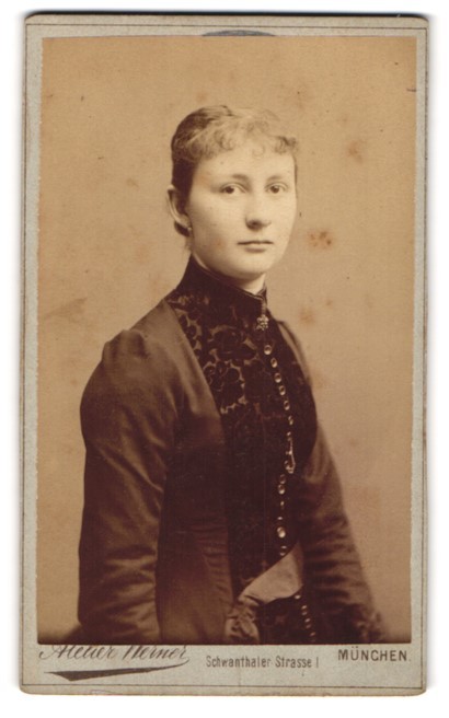 Photograph Franz Werner, Munich, Schwanthaler Strasse 1, portrait young lady I