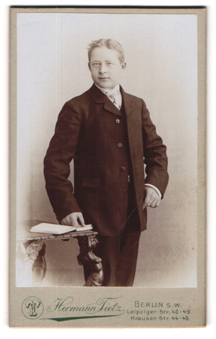 Photograph Hermann Tietz, Berlin, portrait of blonde man in suit