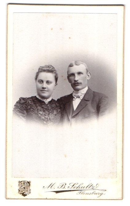 Photograph M.B. Schultz, Flensburg, Norderhofenden 13, couple in fine twine