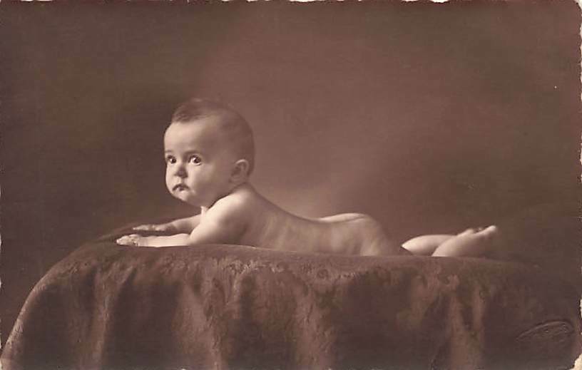 Old black photo baby approx. 13.9 x 8.9 cm F3438i