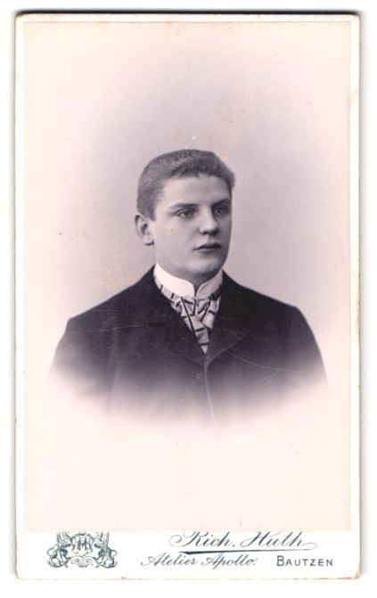 Photograph Rich. Huth, Görlitz, Grüner Graben 29, portrait of a young man