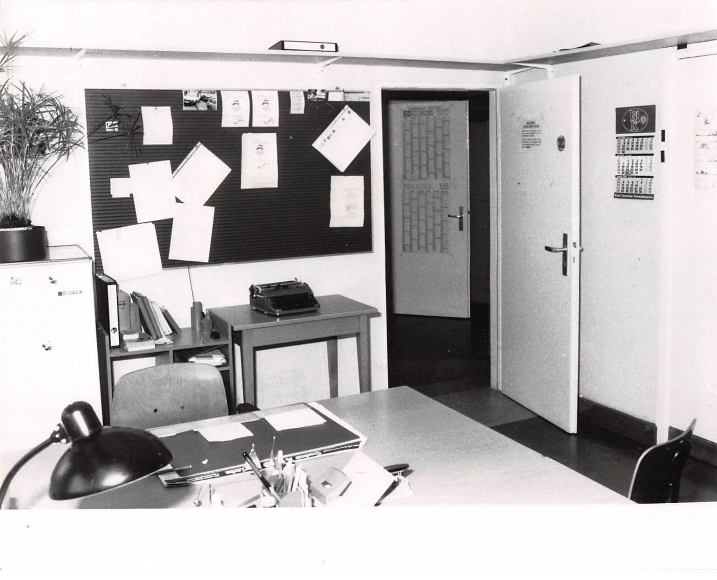 Photo presse.ALE10872.10 3/16×7 1/8in environ.1986.Allemagne.Bureau.WERNER