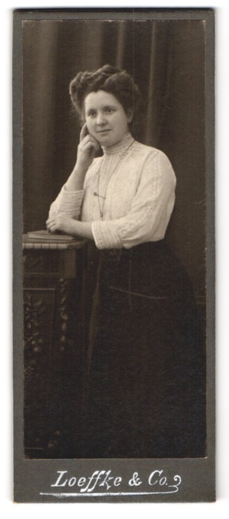 Photograph Loeffke & Co., woman in elegant pose