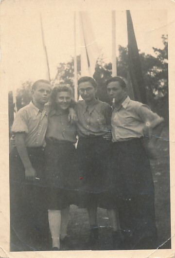 Old black photo pretty women approx. 6 x 9 cm collection resolution al4968j