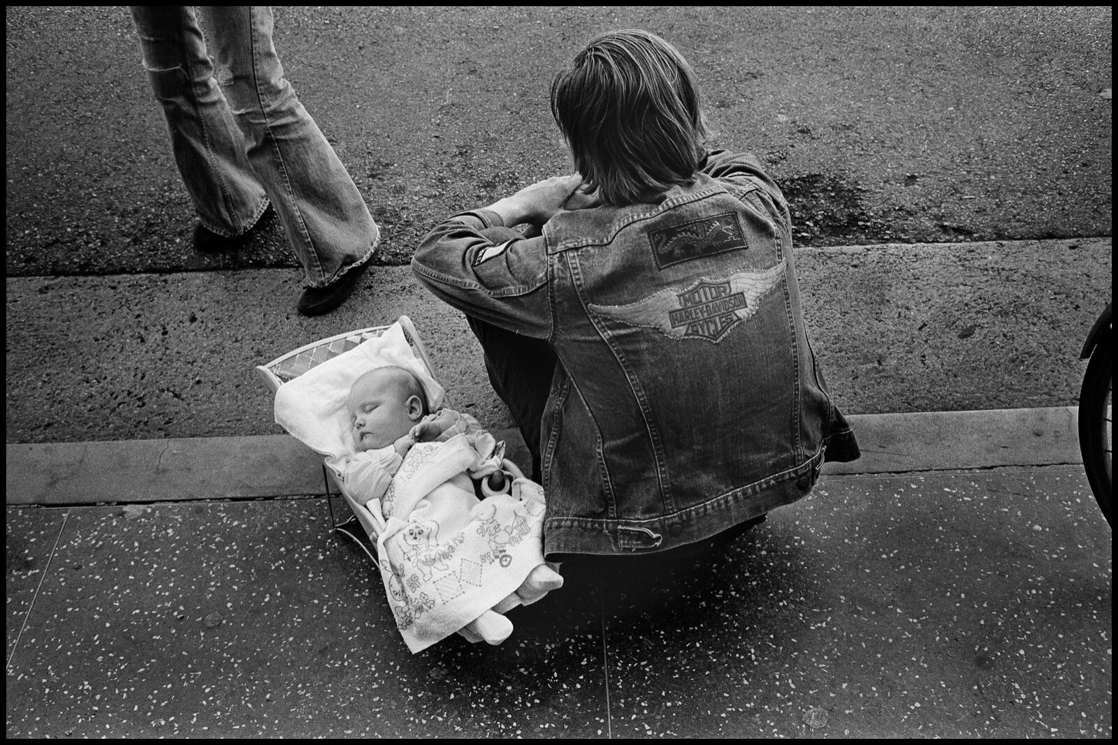 HOLLYWOOD BOULEVARD “WALK OF FAME”: MOTHER, FATHER/HARLEY & BABY. OCTOBER 1975