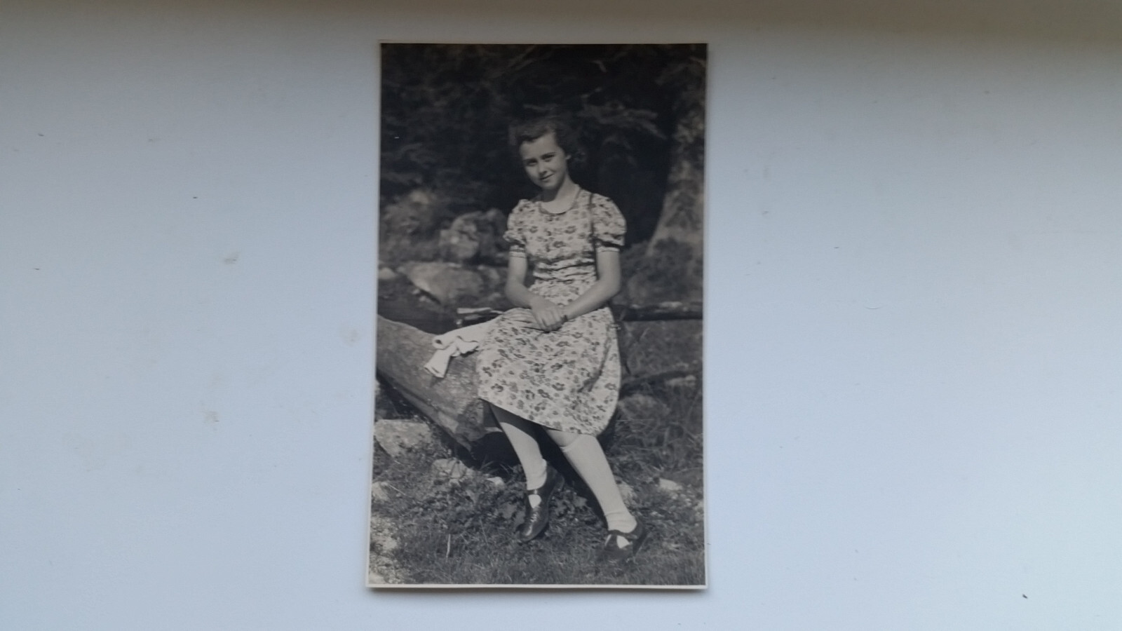 Photo 13R659 pretty girl lady circa 1940s approx 8x13cm