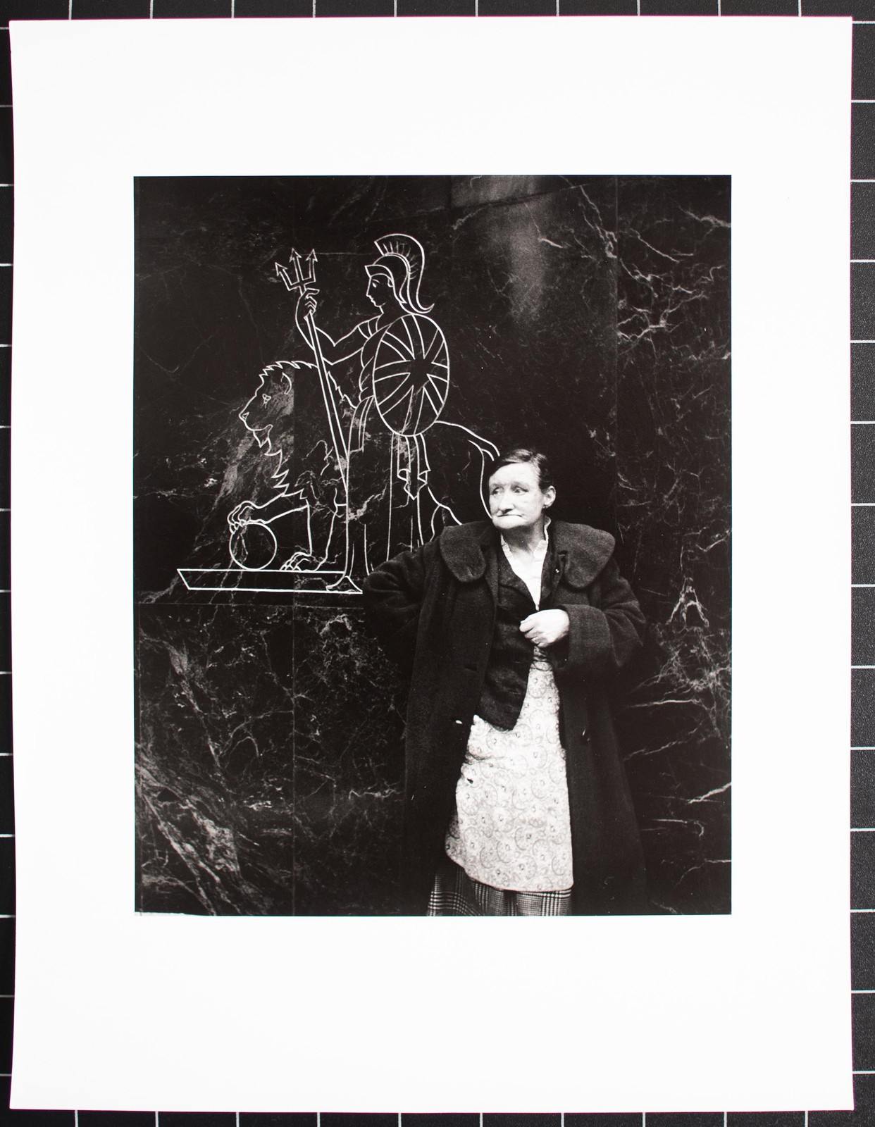 Lutz Dille Woman Portrait In The Rue Blondel Pen Art Sign Photograph 1961