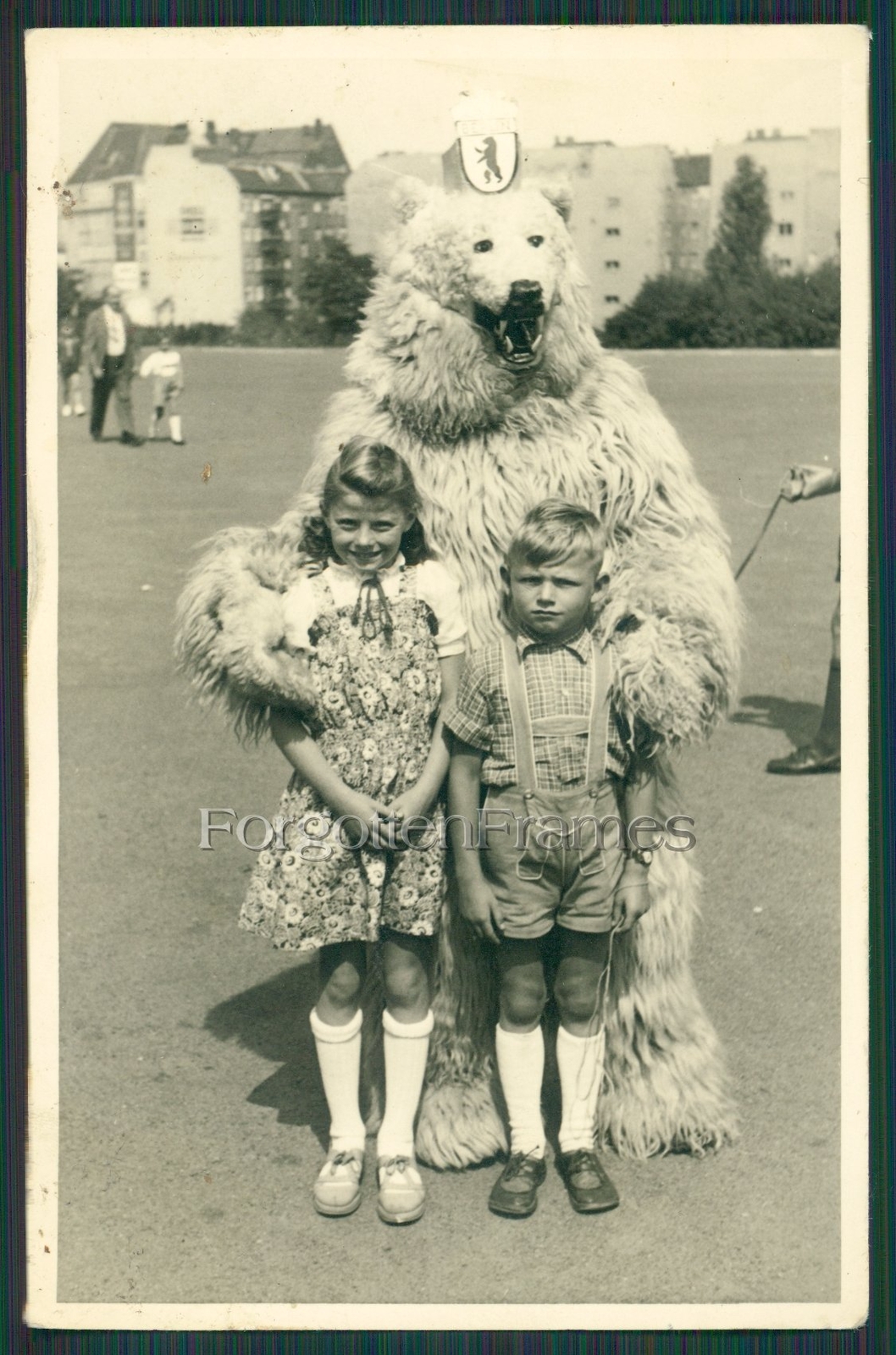 Photo Beautiful Girl Posing with Polar Bear SWEET GIRL w POLARBEAR Photo