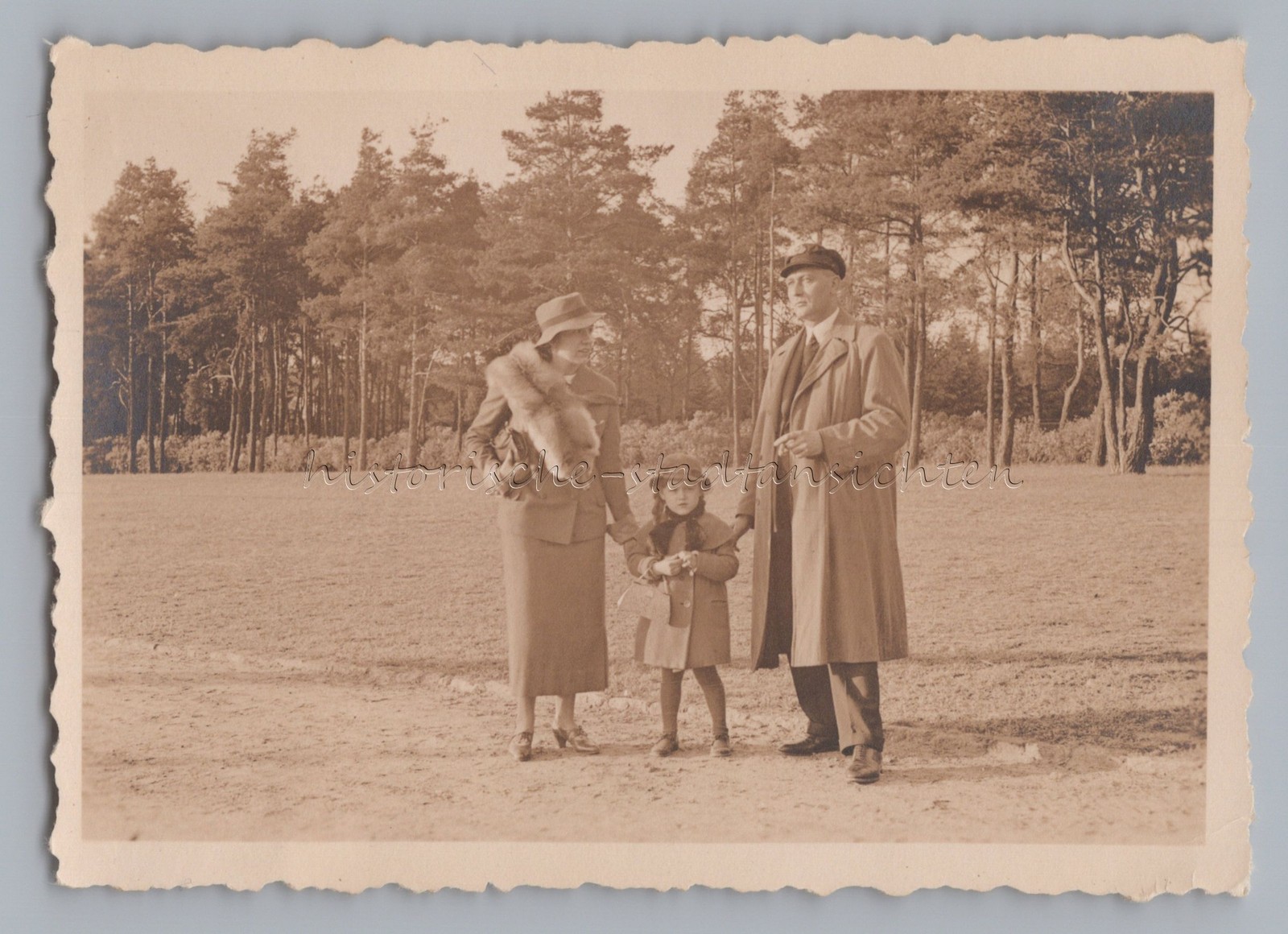Berlin Zehlendorf Uncle Tom’s Hut 1935 – Family Woman with Fox Stole – Photo