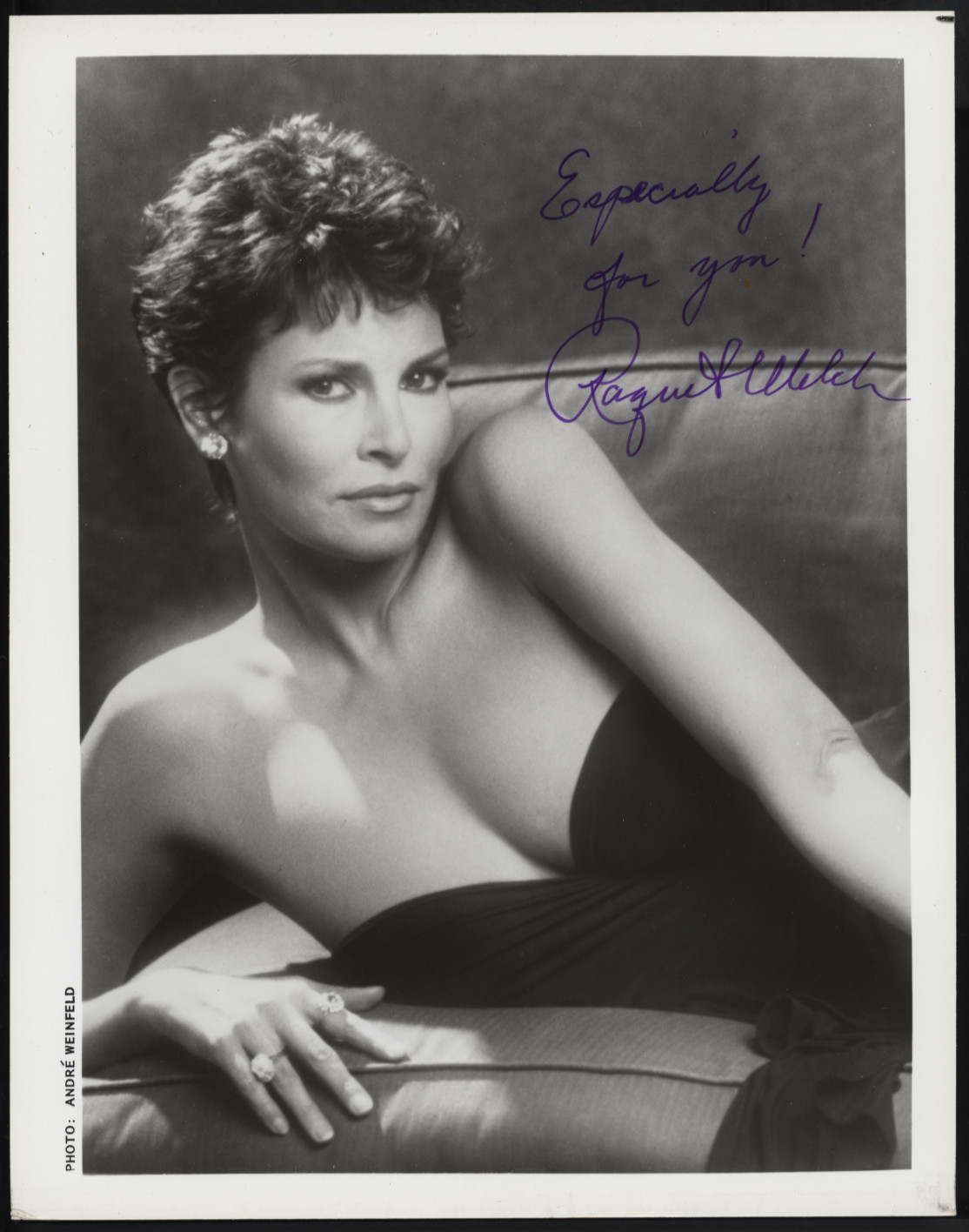 Raquel Welch Actress Autographed 8×10 Photo w/COA WWE35-42