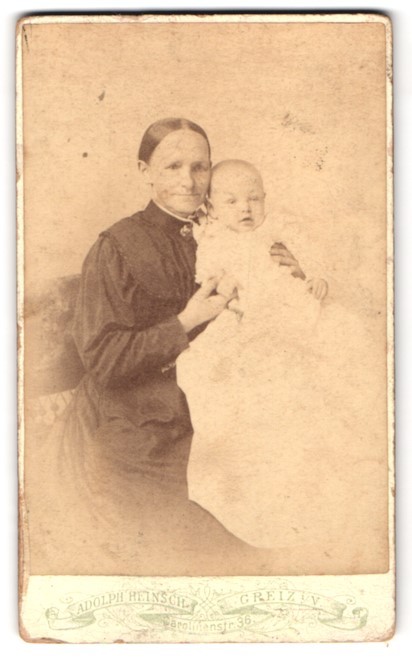 Photograph Adolph Heinsch, Greiz i. V., Carolinenstr. 36, grandmother with baby