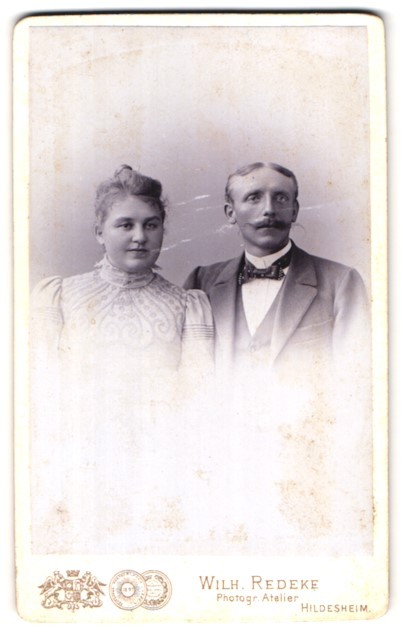 Photograph Wilh. Redeke, Hildesheim, Kreuzstrasse 22, portrait young couple in M