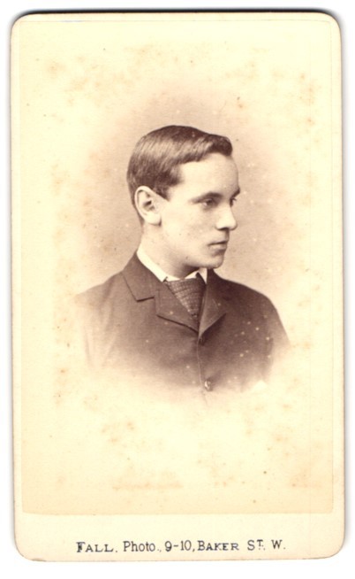 Photograph T. Fall, London, Portman Square Baker Street 9-10, Portrait of a ju