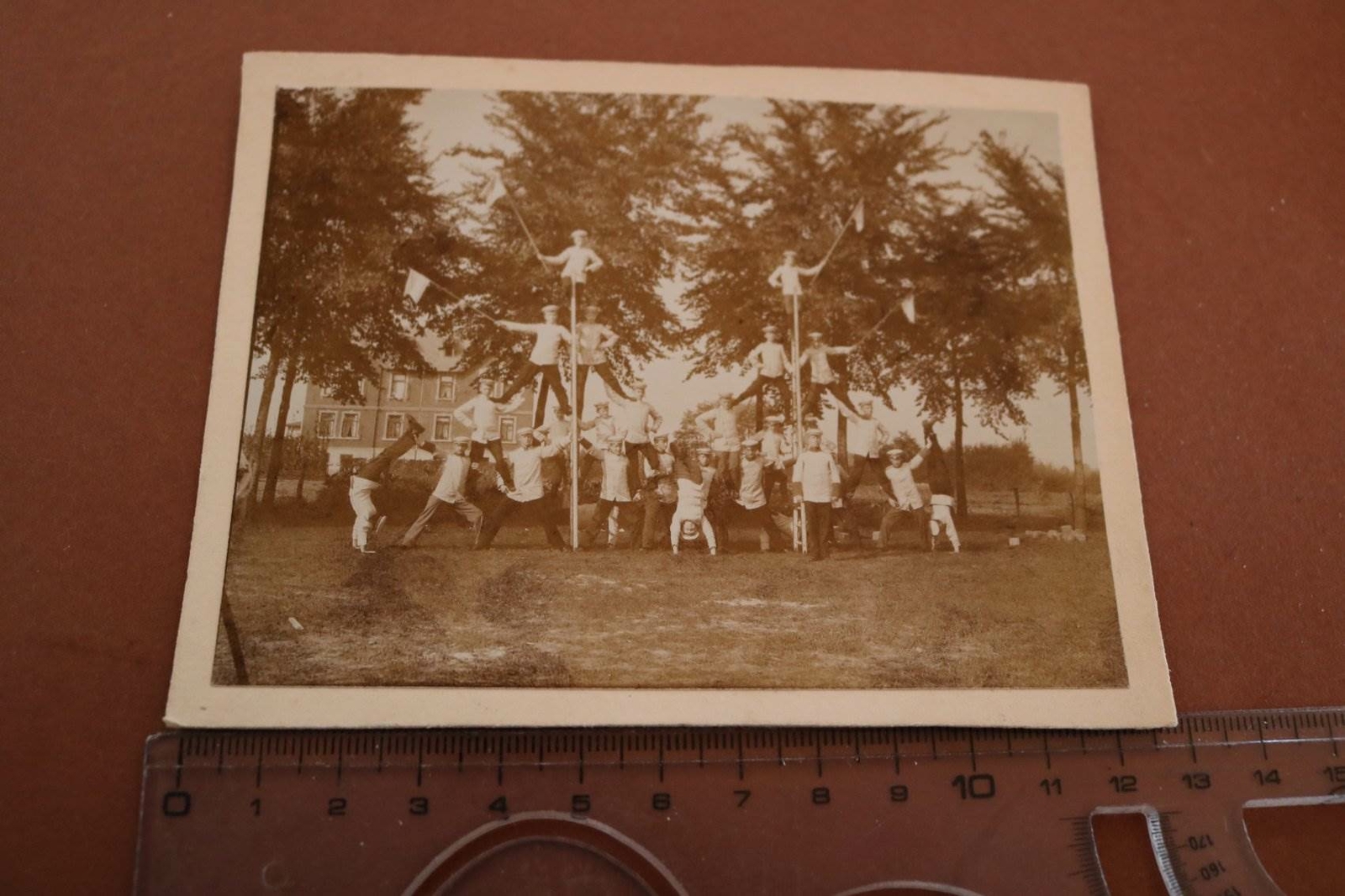Great old photo on cardboard – students? cadets?? Sports pyramid-Gütersloh