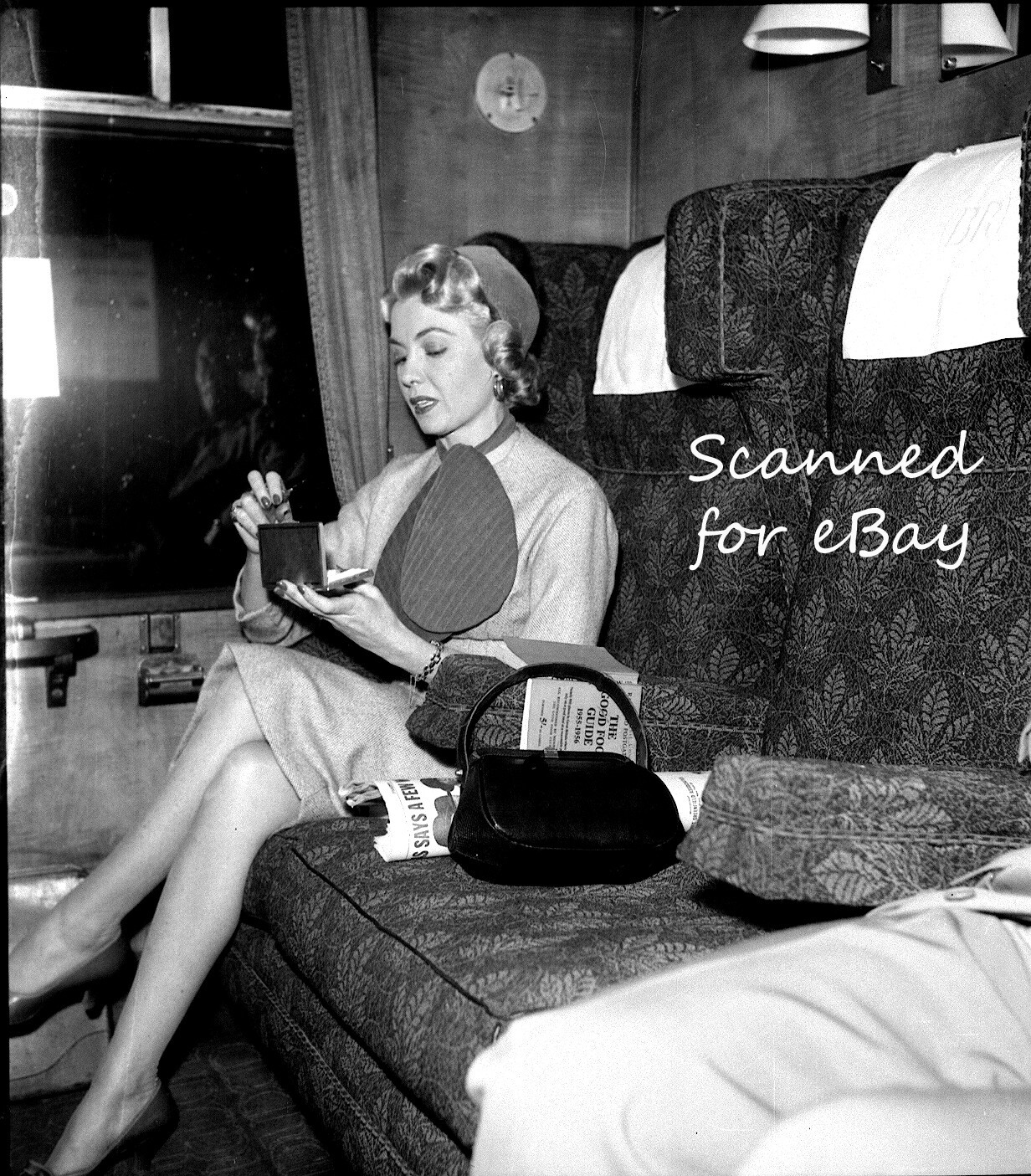 LEGGY MOVIE ACTRESS YOLANDE DONLAN ON A TRAIN GLAMOUR – 1 NEGATIVE 1950s
