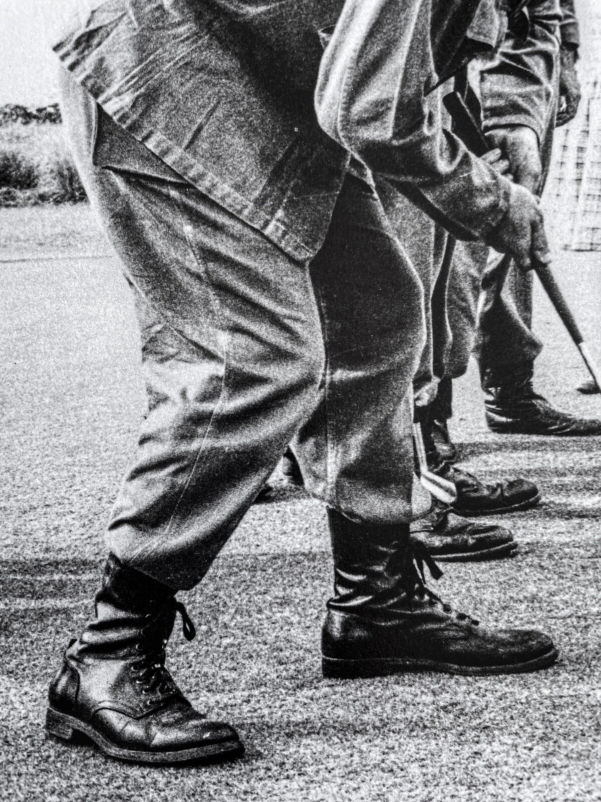 Che Guevara Playing Golf with Fidel Castro – Rare Candid Moment (16×12″)