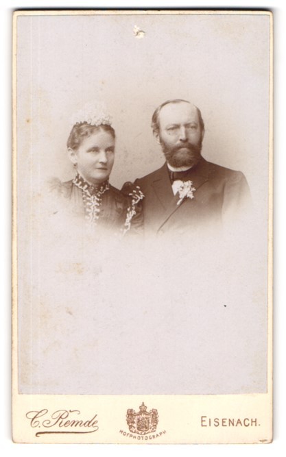 Photograph Carl Remde, Eisenach, Frauenberg 29, lady with floral headdress and