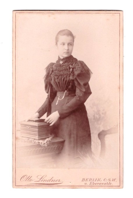 CDV photo around 1900, young pretty woman, Berlin