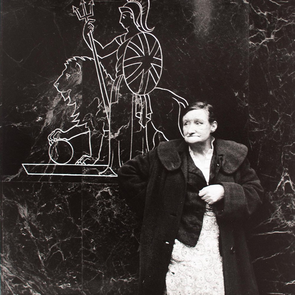 Lutz Dille Woman Portrait In The Rue Blondel Pen Art Sign Photograph 1961