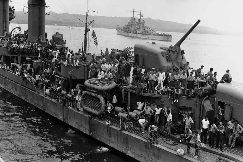 New World War II Photo: USS LAFFEY with WASP Survivors, Guadalcanal – 6 Sizes!