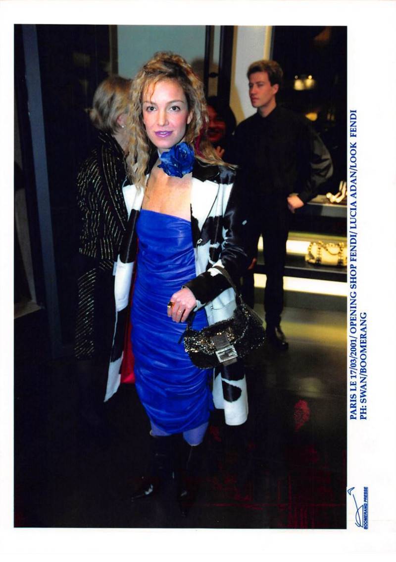 Press Photo. MLE10500. Approximately 30×20 CM. 2001. Paris. Fendi Store Opening.