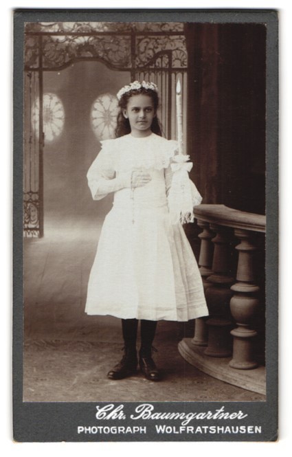 Photograph Chr. Baumgartner, Wolfratshausen, Untermakt No. 248, Girl in Comment