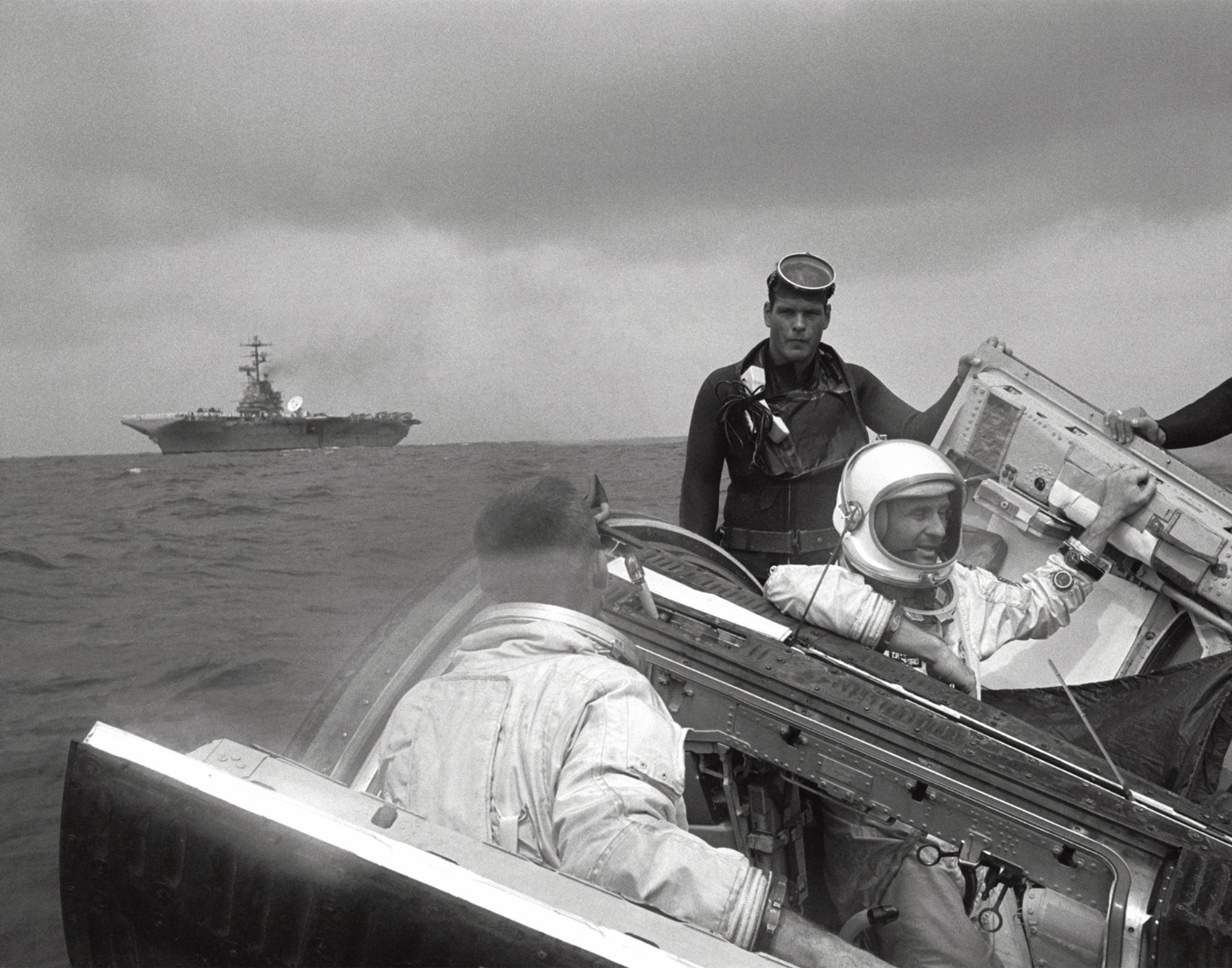 Gemini 9 Crew Waves to the Wasp 11″x14″ Photograph Print 11×14