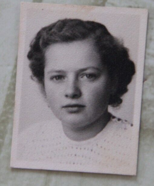 Photo woman girl girl 1945 Schlegel 3×4.5cm woman vintage I10