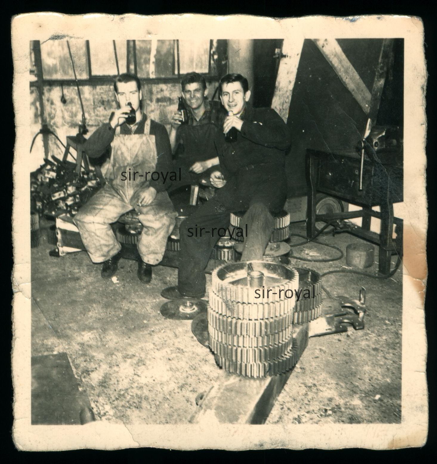 After Work Beer at Gear Factory – Professional Industrial Craft – Photo 6x6cm