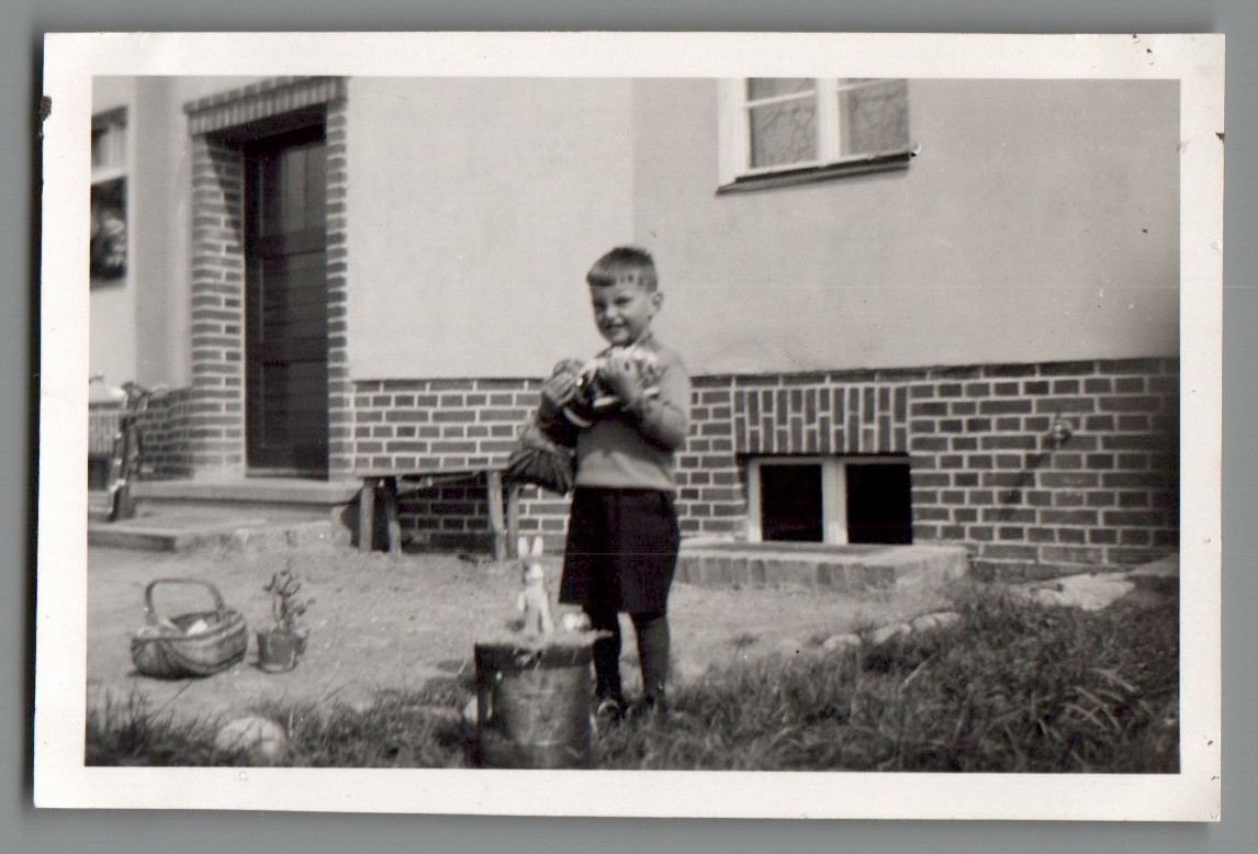 2 photos children Easter Buttstadt Thuringia Easter bunnies bundle (f1265)