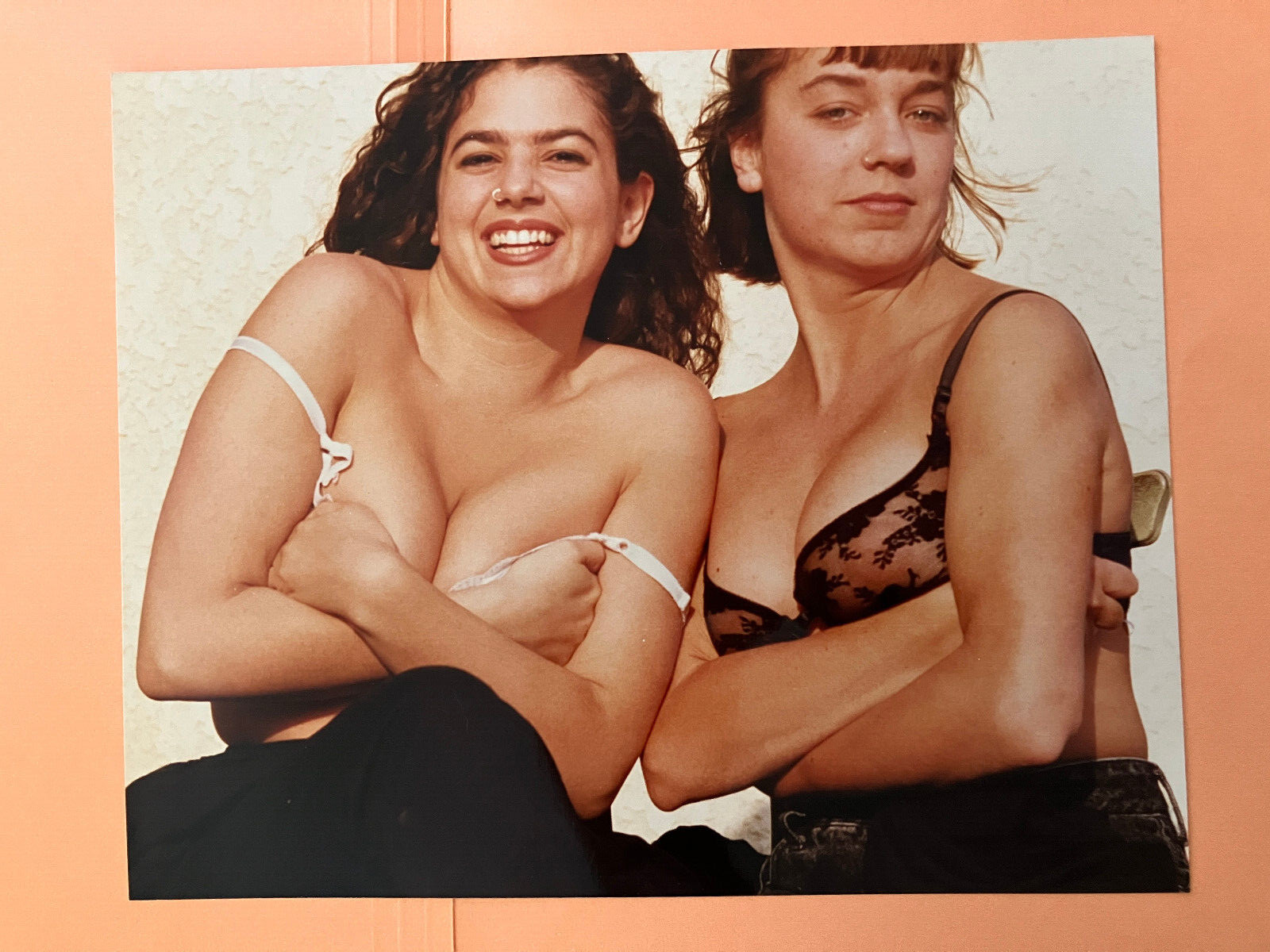 TWO GIGGLES IN BRAS – COLOR 8×10″ photo 1980s Amateur Fine Art Model